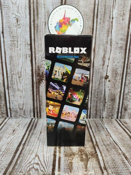 Roblox Deluxe Mystery Pack Series 3 Greenville: Car Dealer Worker With Code NIB - Picture 5 of 6